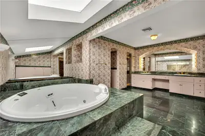 1250 Shadow Lane, Las Vegas, NV 89102 Primary Bathroom