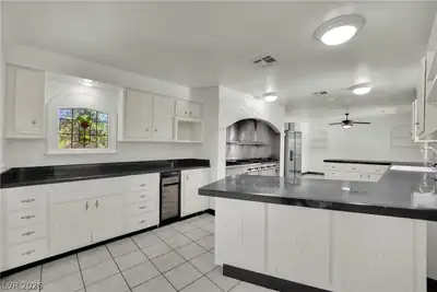 1250 Shadow Lane, Las Vegas, NV 89102 Kitchen