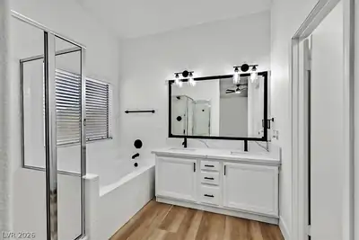 6729 Montezuma Castle Lane, North Las Vegas, NV 89084 Primary Bathroom