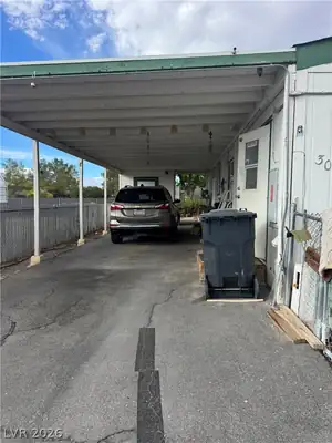 300 West Ivy Lane, Pahrump, NV 89048 Parking