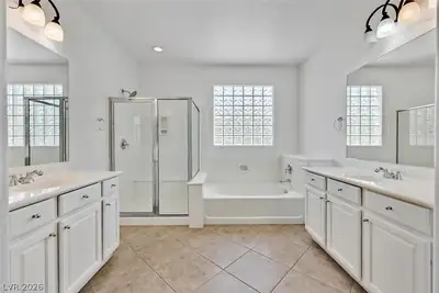 2524 Flodden Street, Henderson, NV 89044 Primary Bathroom