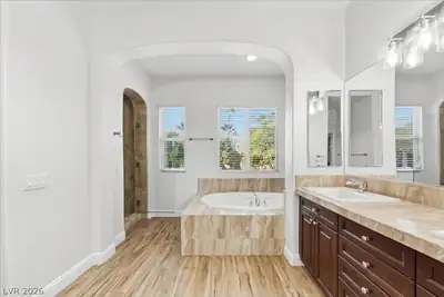 7763 Roaring Springs Circle, Las Vegas, NV 89113 Primary Bathroom