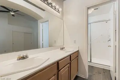 884 Cozy Valley Street, Henderson, NV 89015 Primary Bathroom