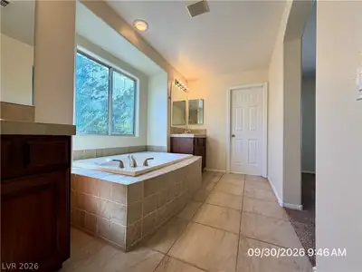 12056 Hathaway Pines Lane, Las Vegas, NV 89138 Primary Bathroom