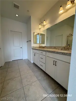 242 Freeport View Place, Henderson, NV 89011 Primary Bathroom
