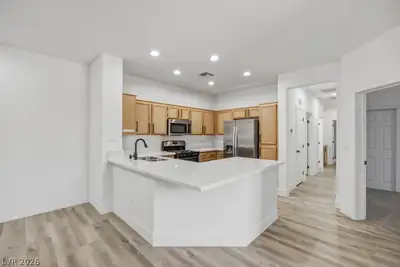 10180 Delray Beach Avenue 201, Las Vegas, NV 89129 Kitchen