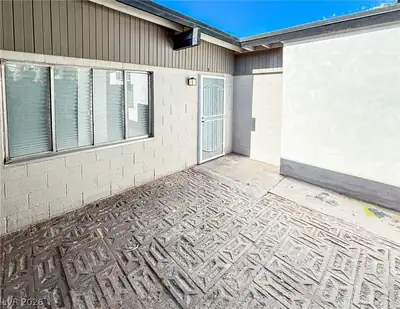 2105 South 15th Street, Las Vegas, NV 89104 Courtyard