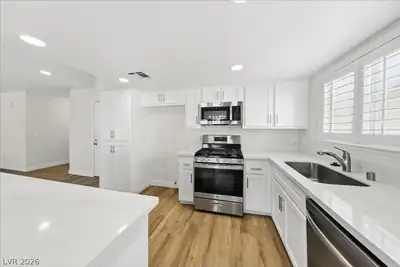 627 Valley View Drive, Henderson, NV 89002 Kitchen