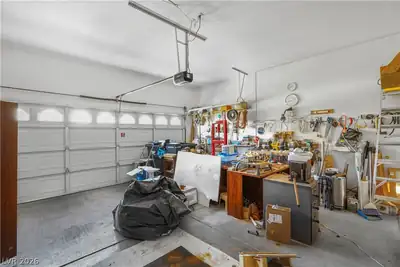 815 Roaring Falls Avenue, Henderson, NV 89052 Garage