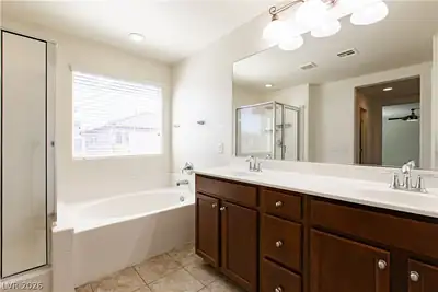 7915 Dell Ridge Avenue, Las Vegas, NV 89179 Primary Bathroom