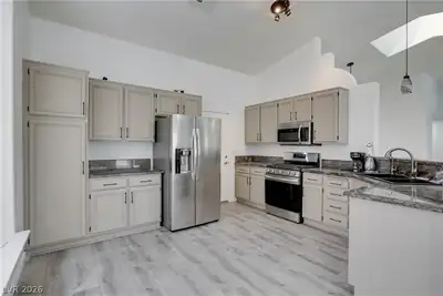 1030 Kings View Court, Henderson, NV 89002 Kitchen