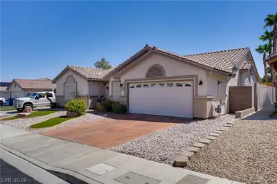 1030 Kings View Court, Henderson, NV 89002 Front of Structure