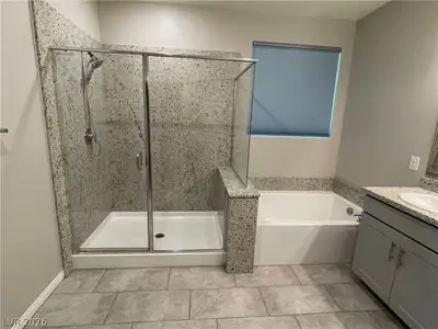 4041 Sweet Violet Court, Las Vegas, NV 89129 Primary Bathroom