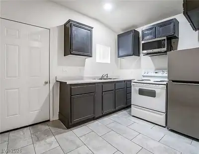 2100 Stewart Avenue, Las Vegas, NV 89101 Kitchen