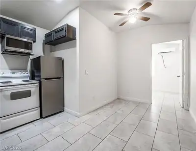 2100 Stewart Avenue, Las Vegas, NV 89101 Kitchen