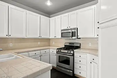 9113 Sunnyfield Drive, Las Vegas, NV 89134 Kitchen