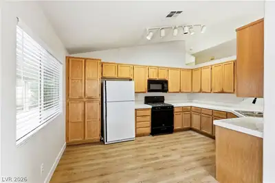 126 Grandview Drive, Henderson, NV 89002 Kitchen