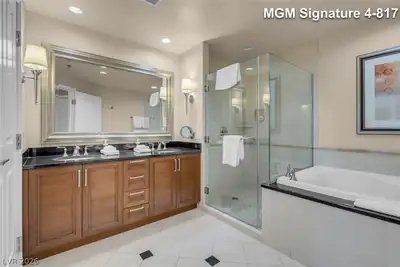 125 East Harmon Avenue 417, Las Vegas, NV 89109 Primary Bathroom