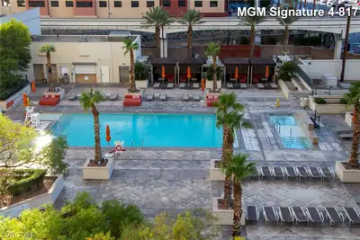 125 East Harmon Avenue 417, Las Vegas, NV 89109 Pool