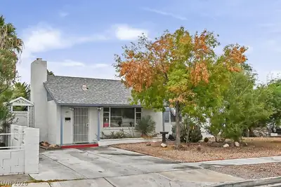 221 Circle Drive, Las Vegas