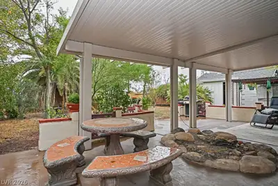 221 Circle Drive, Las Vegas, NV 89101 Patio