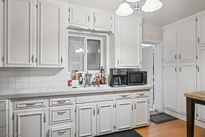 221 Circle Drive, Las Vegas, NV 89101 Kitchen