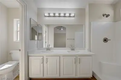 10451 Aloe Cactus Street, Las Vegas, NV 89141 Primary Bathroom