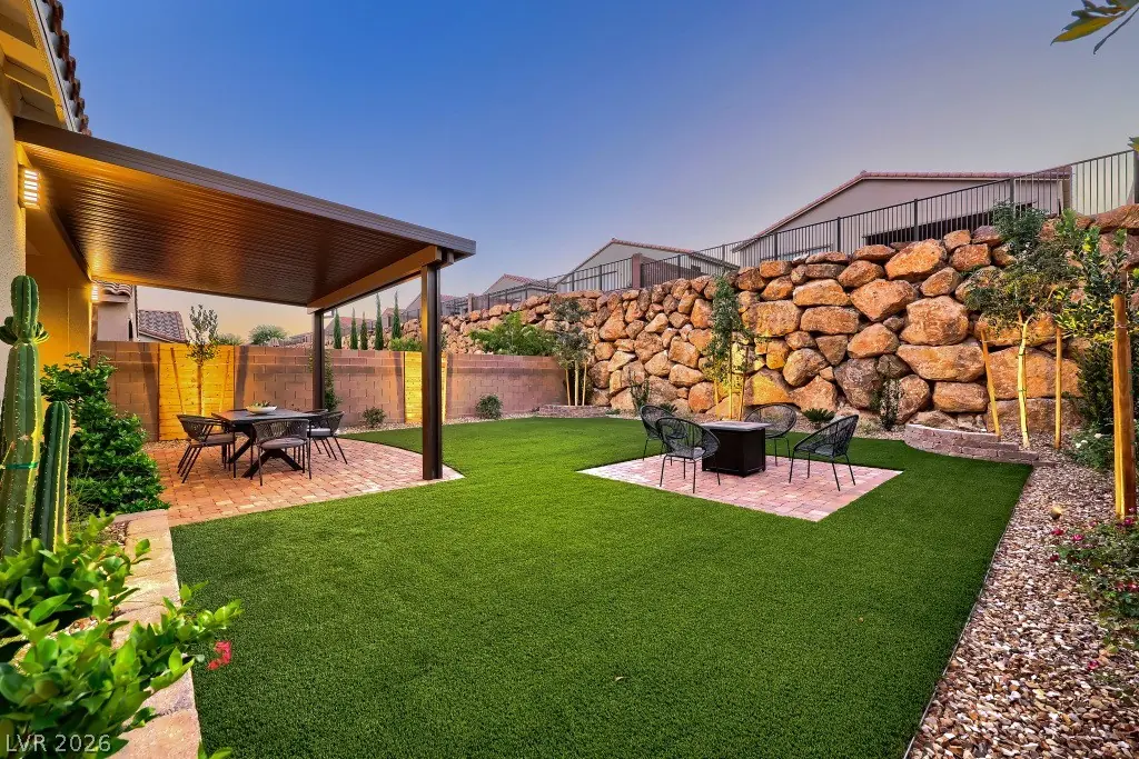 395 Nine Mile Creek Drive, Las Vegas, NV 89138