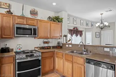 5656 Fast Payout Court, Las Vegas, NV 89122 Kitchen