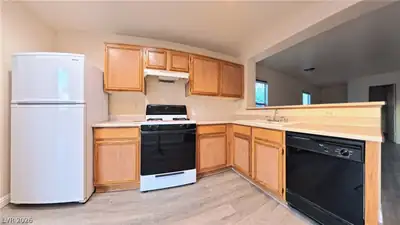5591 Doubleday Street, Las Vegas, NV 89118 Kitchen