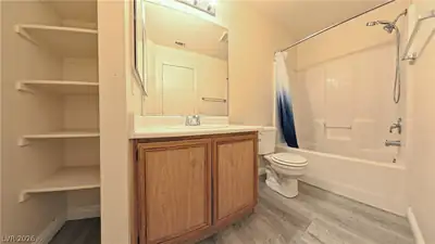 5591 Doubleday Street, Las Vegas, NV 89118 Bathroom