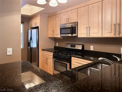 210 East Flamingo Road 112, Las Vegas, NV 89169 Kitchen