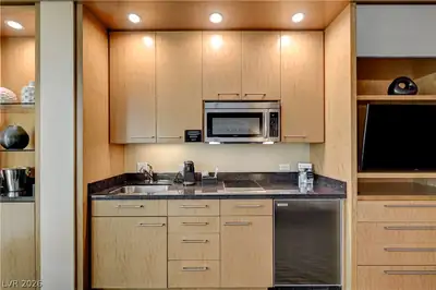 2000 North Fashion Show Drive 5002, Las Vegas, NV 89109 Kitchen
