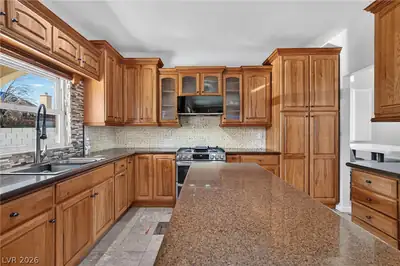 605 Lively Fiesta Way, Henderson, NV 89015 Kitchen