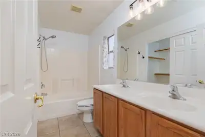 6451 Abbeville River Court, Las Vegas, NV 89122 Primary Bathroom