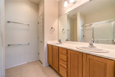 2488 Galaxy Cluster Street, Henderson, NV 89044 Primary Bathroom