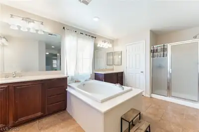 6221 Villa Emo Street, North Las Vegas, NV 89031 Primary Bathroom