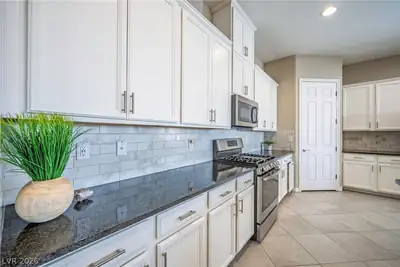 512 Heritage Bridge Avenue, Henderson, NV 89011 Kitchen