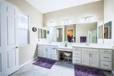 512 Heritage Bridge Avenue, Henderson, NV 89011 Primary Bathroom