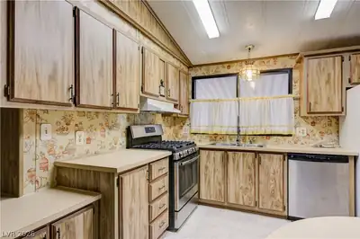 3426 Gulf Shores Drive, Las Vegas, NV 89122 Kitchen