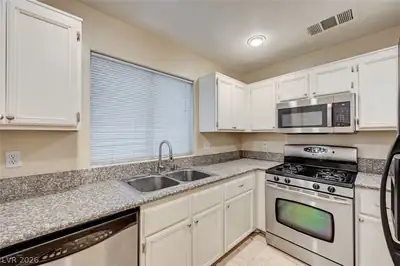 5598 Coder Court, Las Vegas, NV 89118 Kitchen