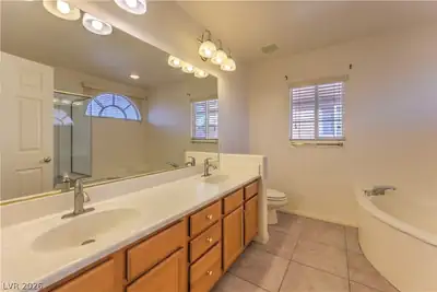 10744 Teton Village Court, Henderson, NV 89052 Primary Bathroom