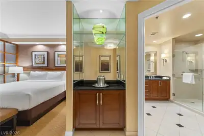 145 East HARMON Avenue 1806, Las Vegas, NV 89109 Primary Bedroom