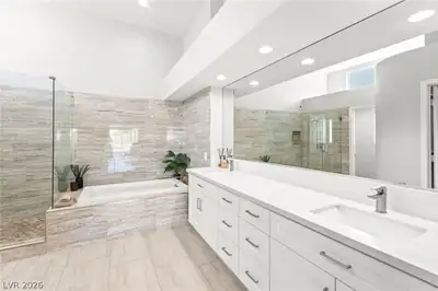 2900 Crown Ridge Drive, Las Vegas, NV 89134 Primary Bathroom