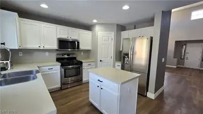 9860 Ridge Hill Avenue, Las Vegas, NV 89147 Kitchen
