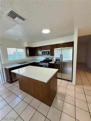 6361 Hummingbird Lane, Las Vegas, NV 89103 Kitchen