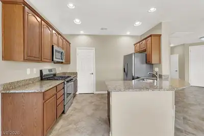 732 RUSTIC DESERT Place, Henderson, NV 89011 Kitchen