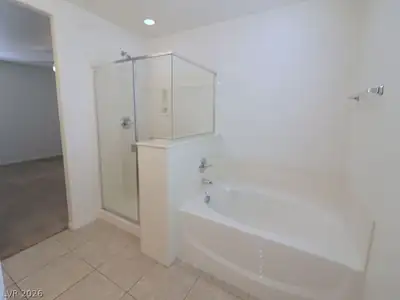 5662 Primrose Peak Court, Las Vegas, NV 89130 Primary Bathroom
