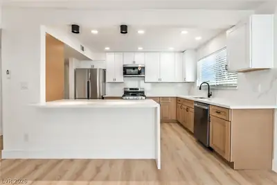 816 Antigua Street, Las Vegas, NV 89145 Kitchen