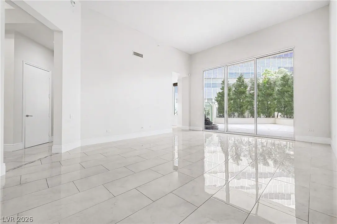 2877 Paradise 104, Las Vegas, NV 89109
